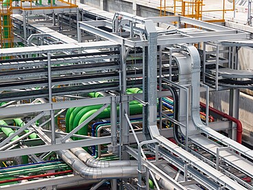 Combining Cable Ladders and Underfloor Trunking for Clean Routing in Chemical Plants