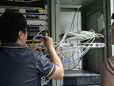 Wire Mesh Tray Benefits for Cabling in Airport Runway Control Systems